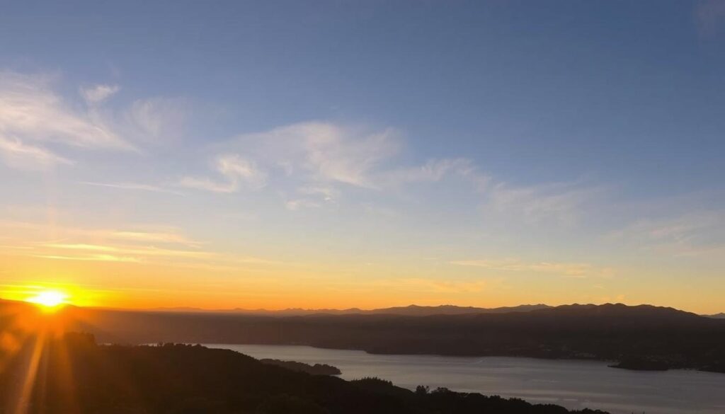 Pôr do sol no Circuito Chico Bariloche com reflexo no lago Pôr do sol no Circuito Chico Bariloche com reflexo no lago