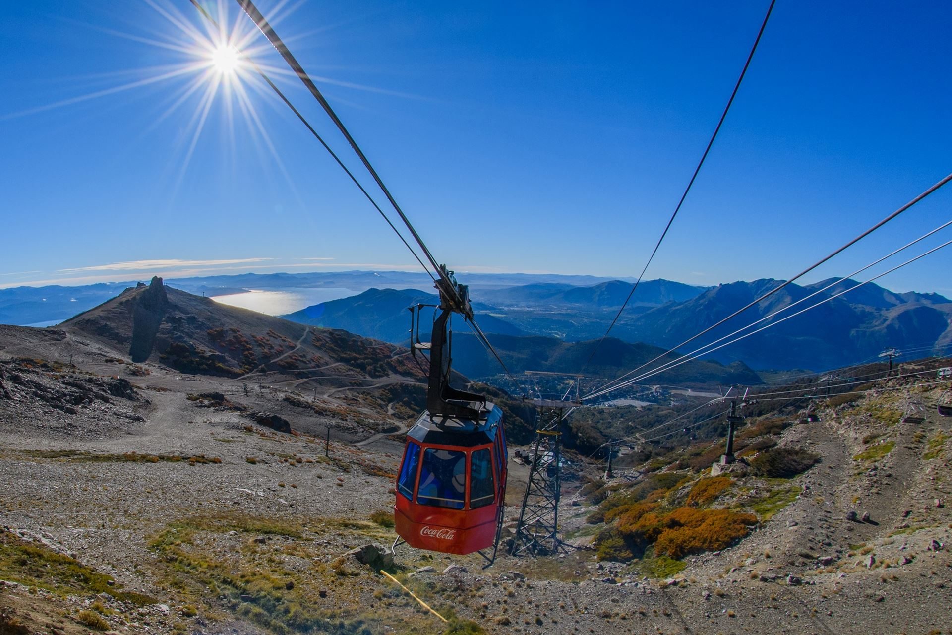 Teleférico Amancay no Cerro Catedral Bariloche levando visitantes ao topo da montanha