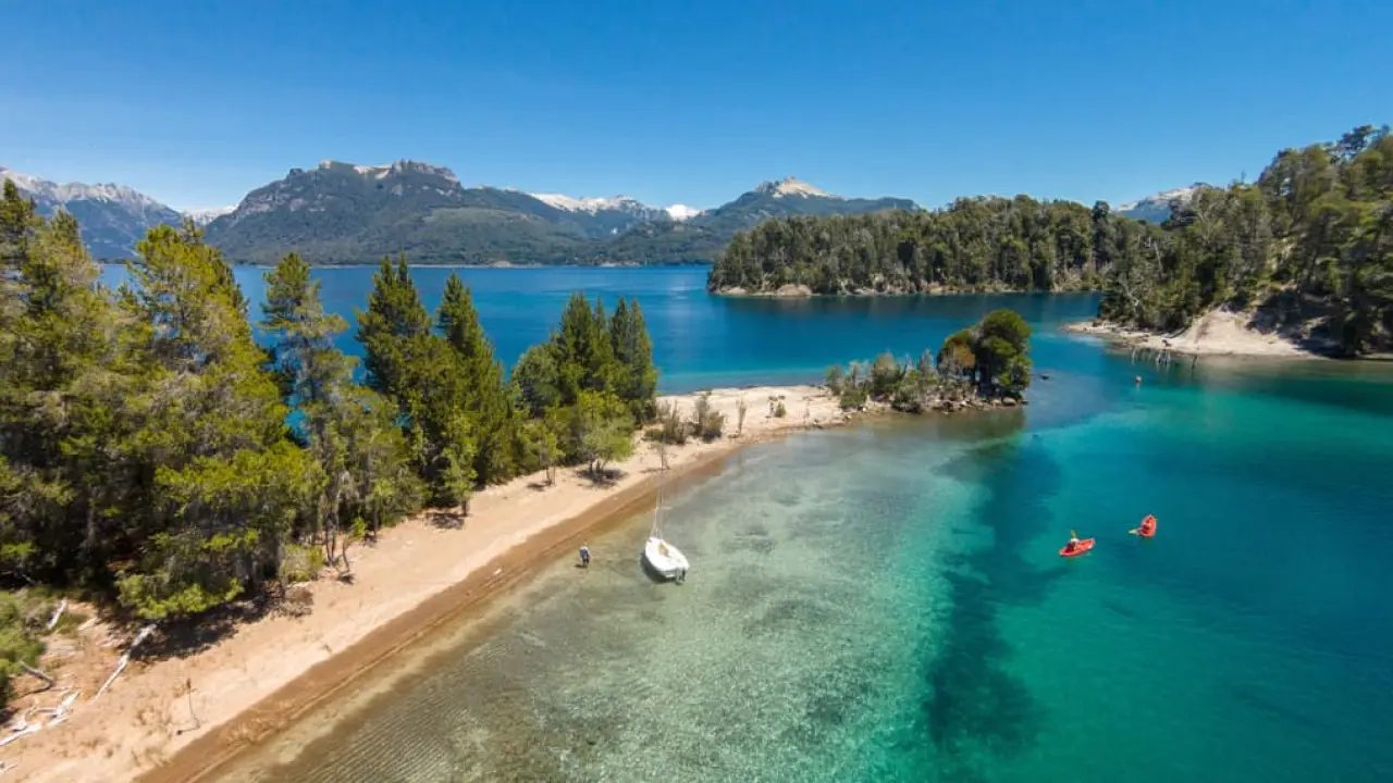 Vista panorâmica do Circuito Chico durante o verão em Bariloche